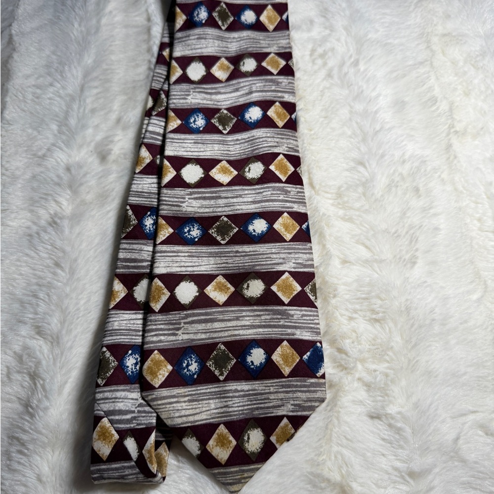Fun, Funky, Unique Vintage 100% silk 
 Neck tie straight from the 80s